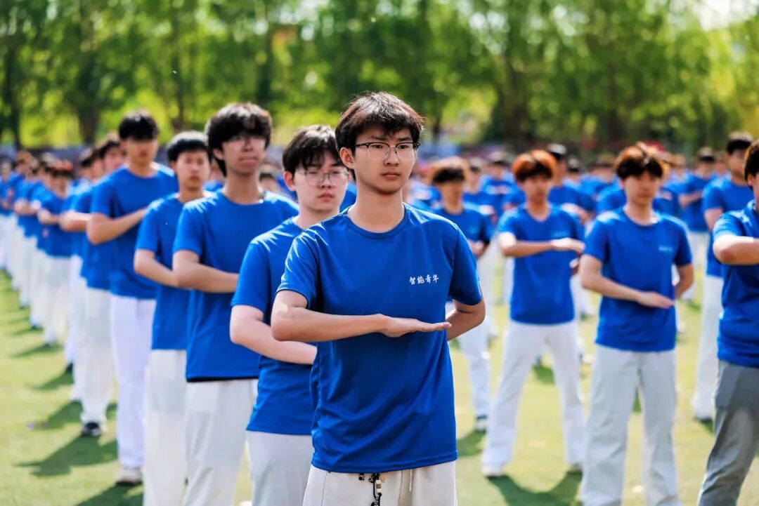 ​“智耀星河，逐梦启航”！ 智能学院团体操也太酷了吧！
